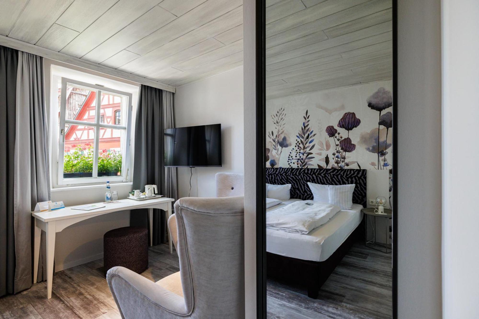Flair Hotel Zum Storchen Bad Windsheim Bagian luar foto