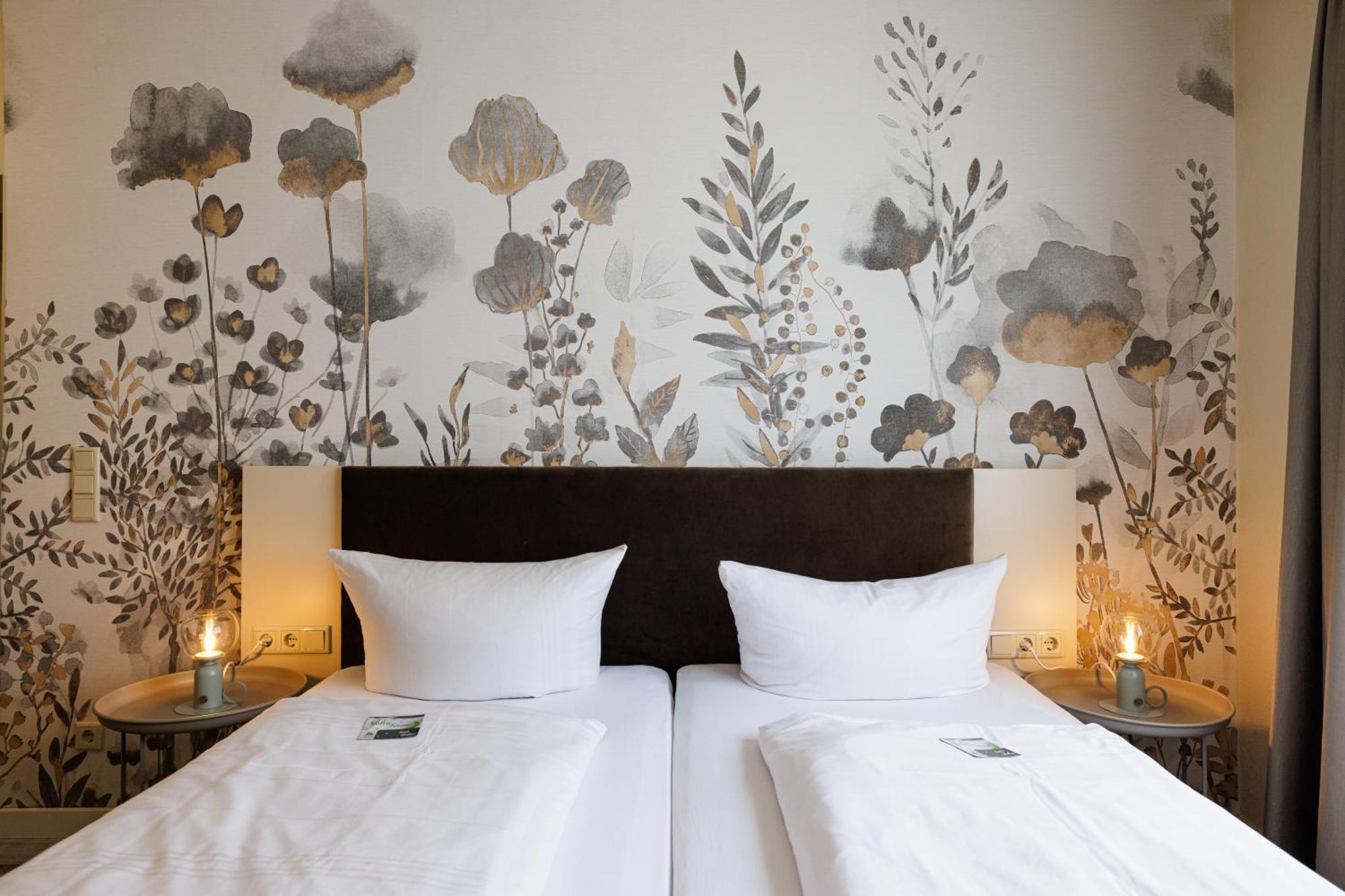 Flair Hotel Zum Storchen Bad Windsheim Bagian luar foto