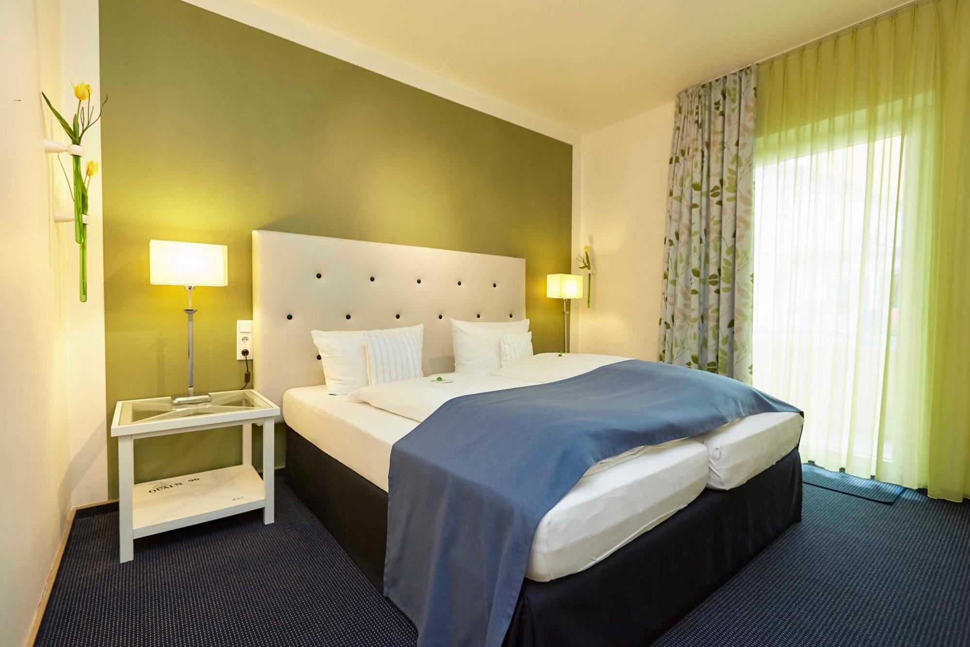 Flair Hotel Zum Storchen Bad Windsheim Bagian luar foto