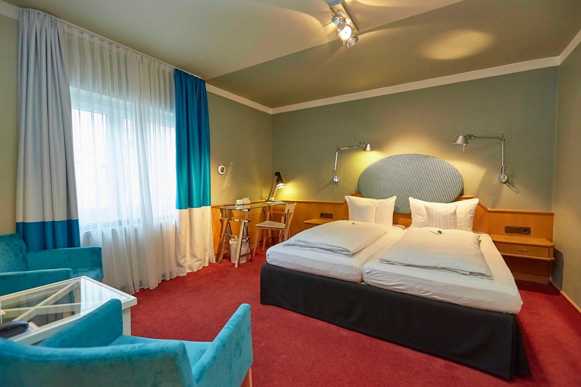 Flair Hotel Zum Storchen Bad Windsheim Bagian luar foto