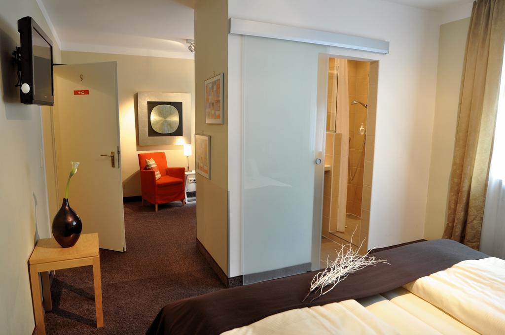 Flair Hotel Zum Storchen Bad Windsheim Bagian luar foto